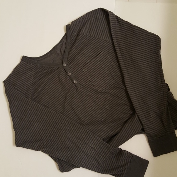 Two mens T-shirts, 1 short, 1 long sleeve size L - Picture 4 of 7